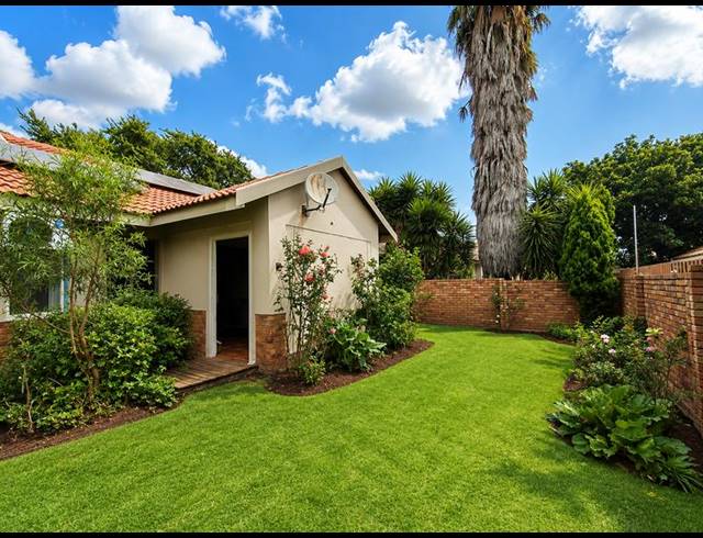 2 BEDROOM TOWNHOUSE FOR SALE IN AMBERFIELD